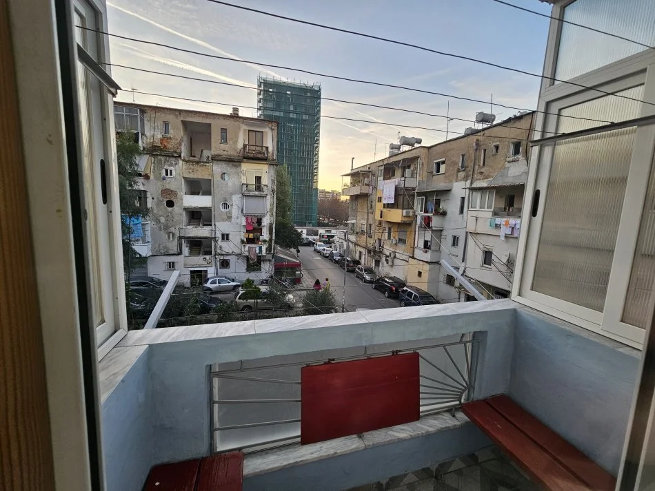 Tirane, jepet me qera apartament 2+1+Ballkon Kati 3, 500 € (21 Dhjetori)