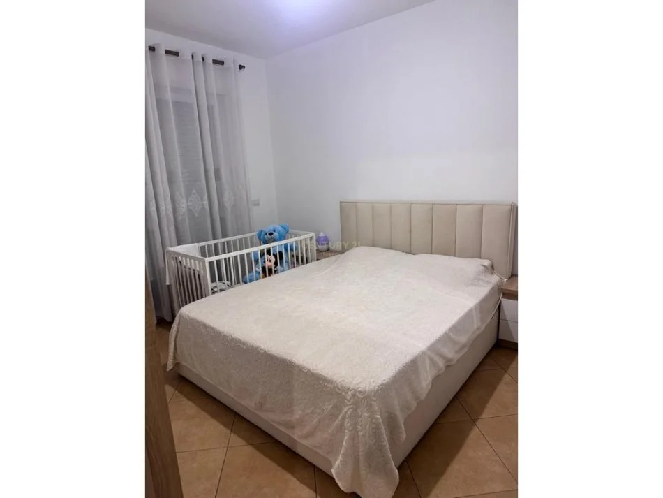 Tirane, jepet me qera apartament 2+1+Ballkon Kati 4, 76 m² 400 € (Fresku, pranë Ana Market, Tiranë)
