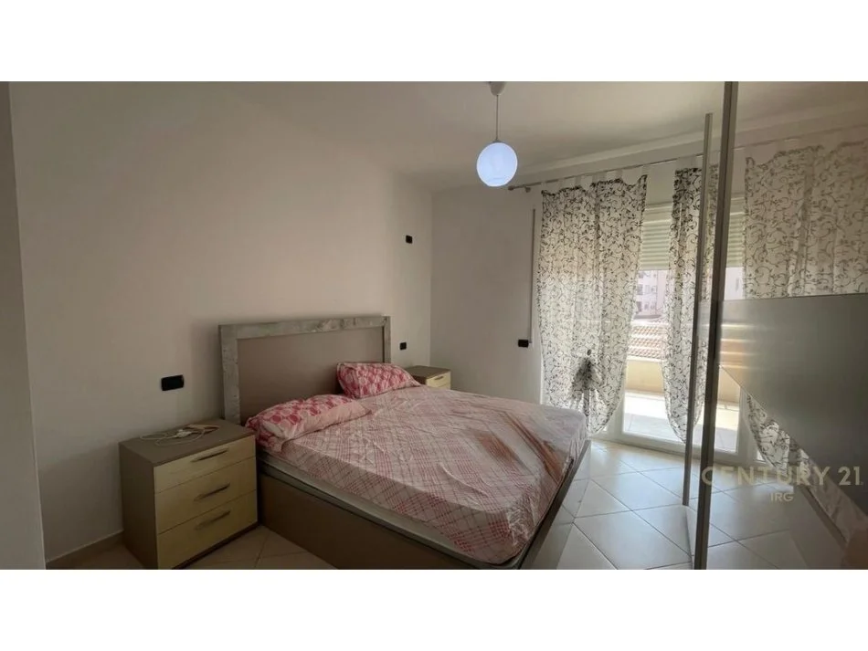 Tirane, jepet me qera apartament 2+1+Ballkon Kati 3, 104 m² 450 € (Hyrja e Freskut, Tiranë)