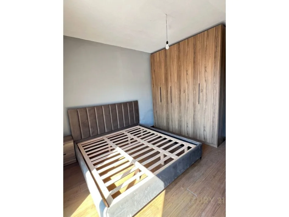 Tirane, shitet apartament 2+1+Ballkon Kati 4, 166 m² 300.000 € (Kodra e Diellit)