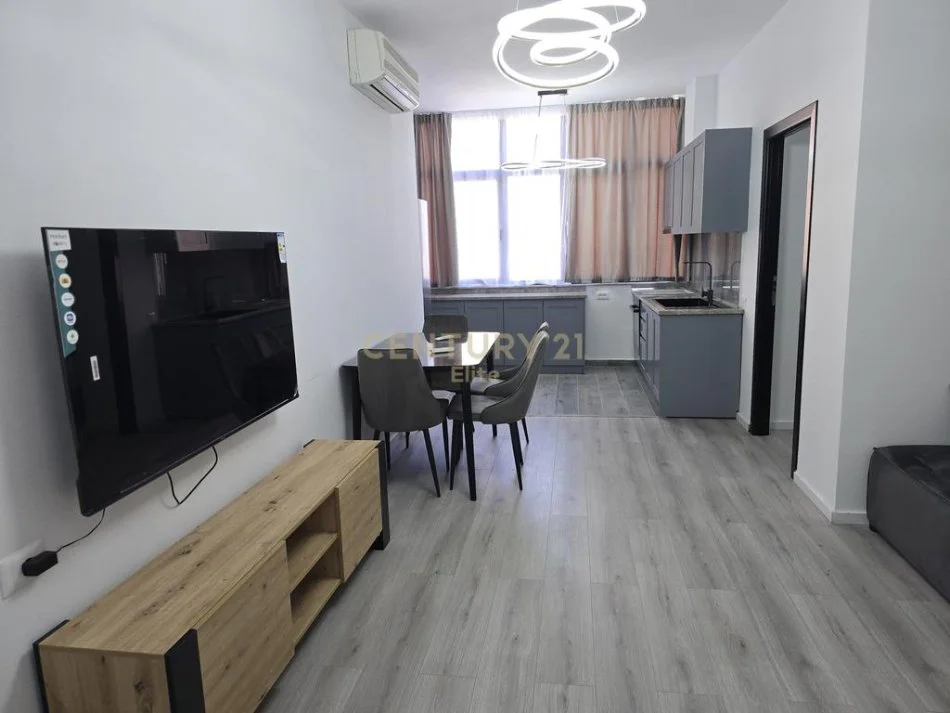 Tirane, jepet me qera apartament 1+1+Ballkon Kati 1, 60 m² 700 € (Bulevardi Zogu i Parë, Tiranë)