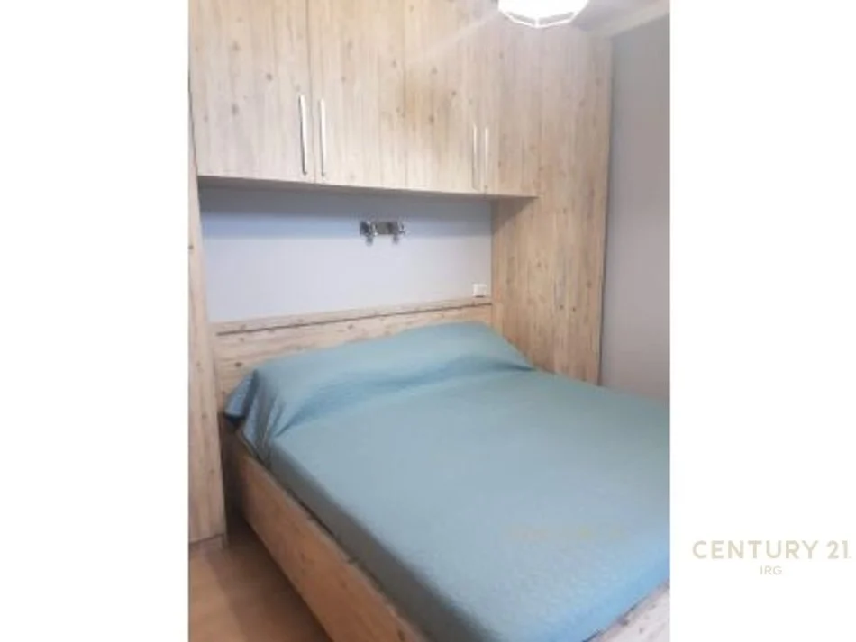 Apartament 1+1 me qera te Komuna e Parisit, 550 € / ne muaj