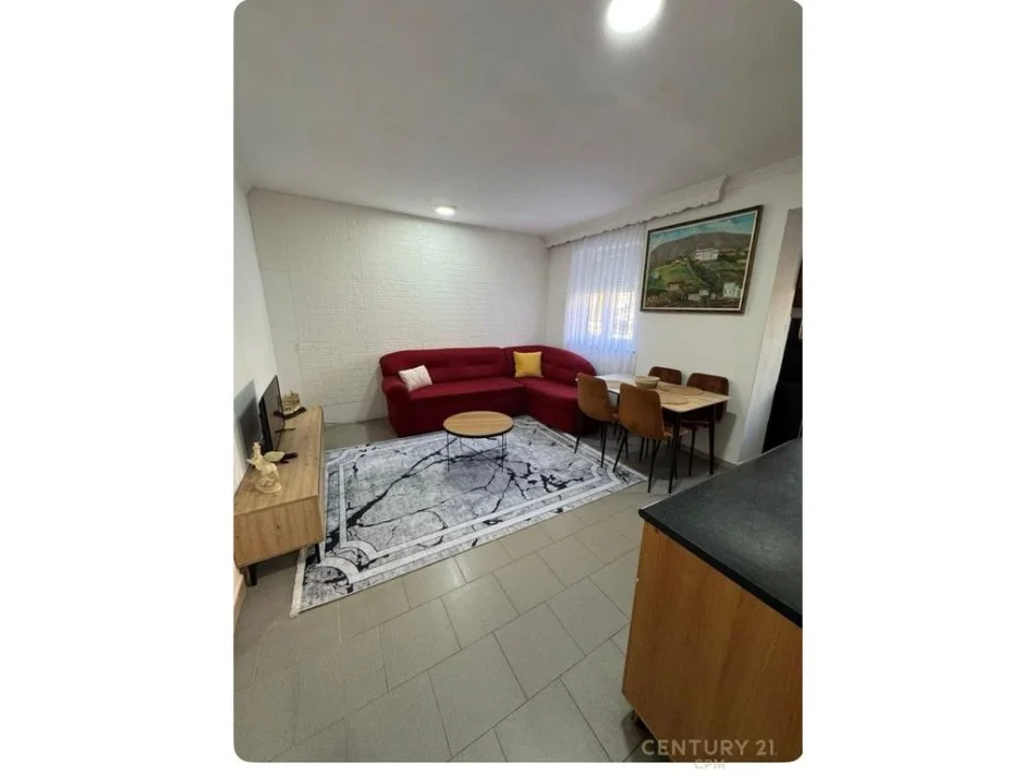 Apartament 1+1 me qera te Shkolla e Kuqe prane Pazarit te Ri