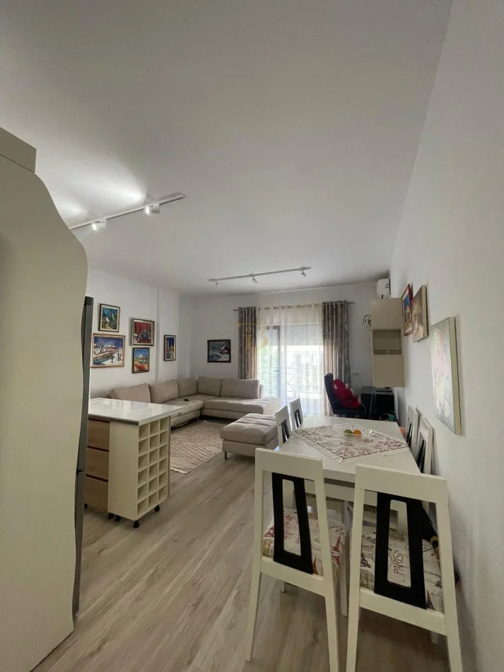 Tirane, jepet me qera apartament 1+1+Ballkon Kati 3, 70 m² 600 € (Kopshti Zoologjik)