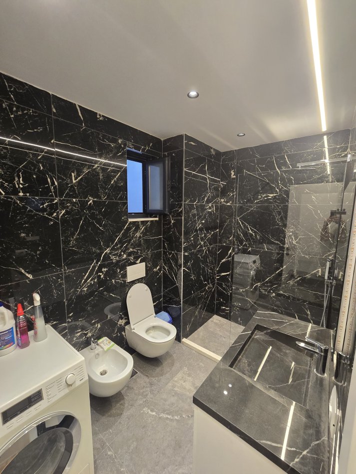 Tirane, jepet me qera apartament 2+1 Kati 5, 110 m² 1.000 € (Xhanfize Keko)