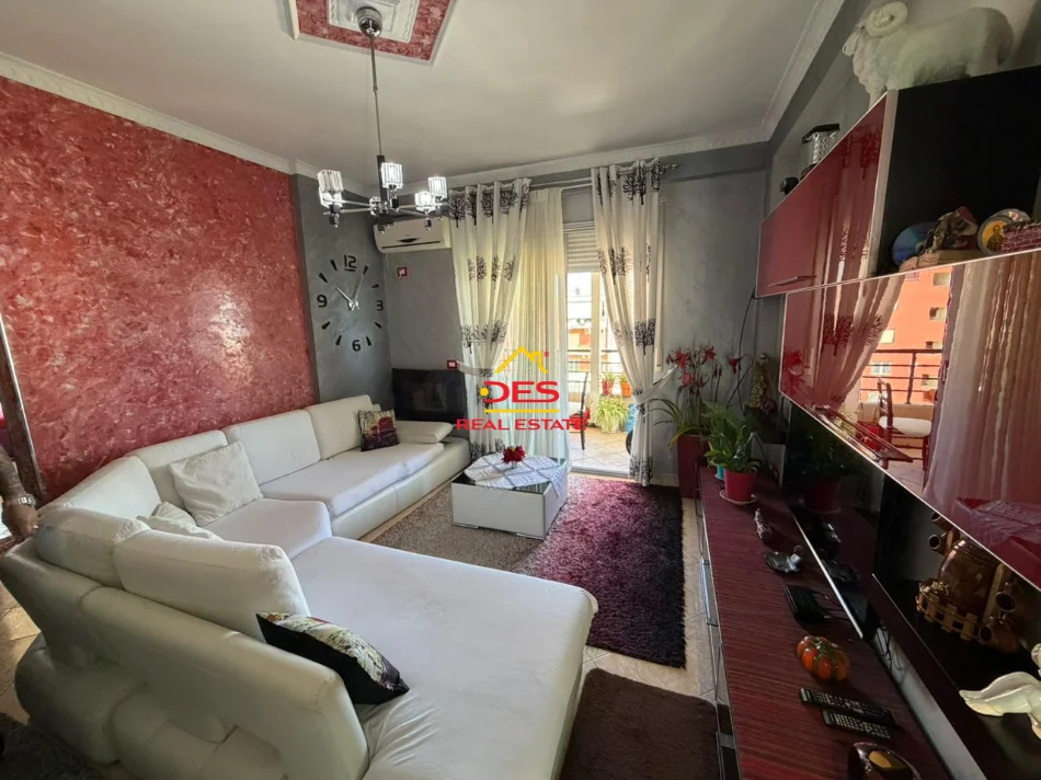 Vlore, shitet apartament 1+1+Ballkon Kati 8, 101 m² 125.000 € (Rruga Fiqirete Musta)