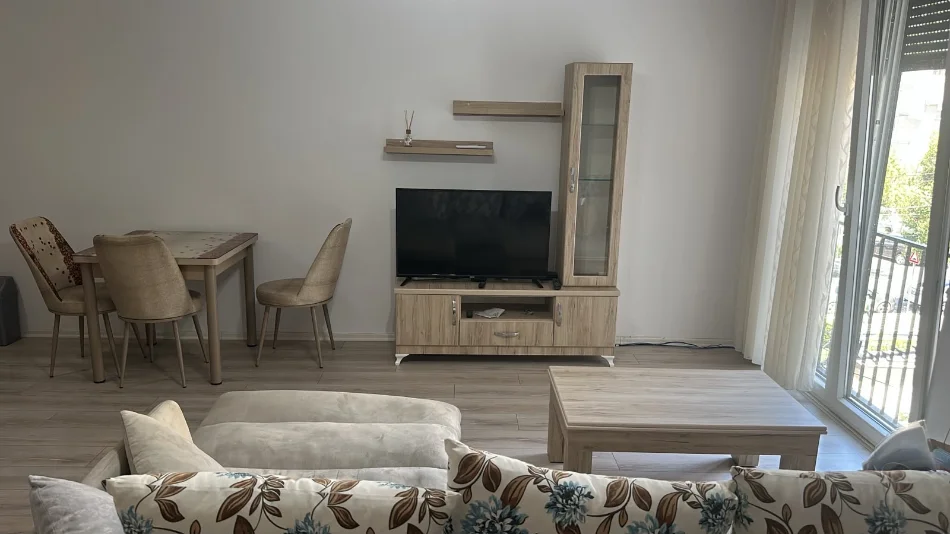 Tirane, jepet me qera apartament 1+1 Kati 4, 85 m² 500 € (5 Maji mbrapa Concord Center)