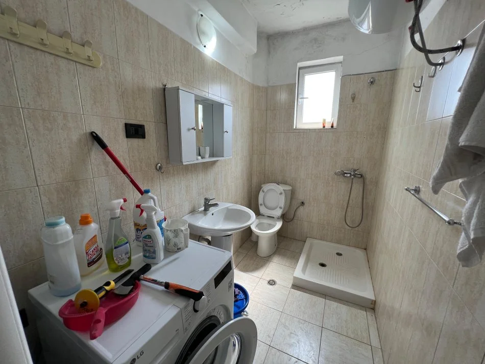 Tirane, jepet me qera apartament 2+1 Kati 5, 80 m² 500 € (Mine peza)