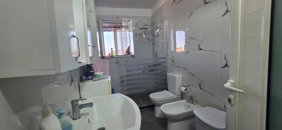 Tirane, shitet apartament 1+1 Kati 5, 63 m² 88.000 € (Rruga Llambi Bonata)