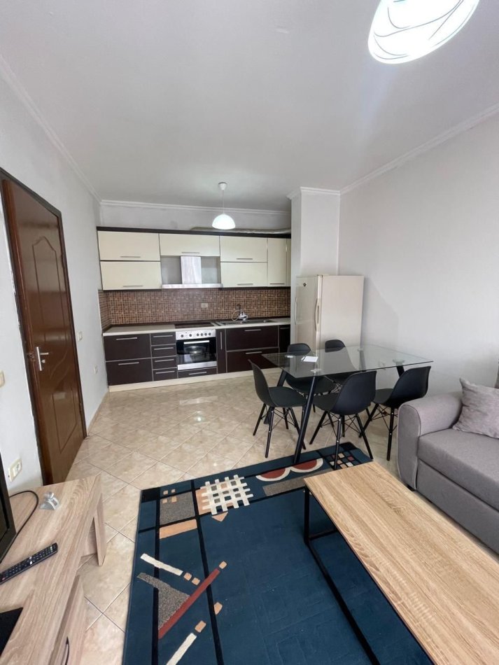 Tirane, jepet me qera apartament 1+1 Kati 5, 70 m² 400 € (Nela 3)