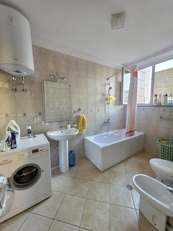 Tirane, jepet me qera apartament , 85 m² 550 € 