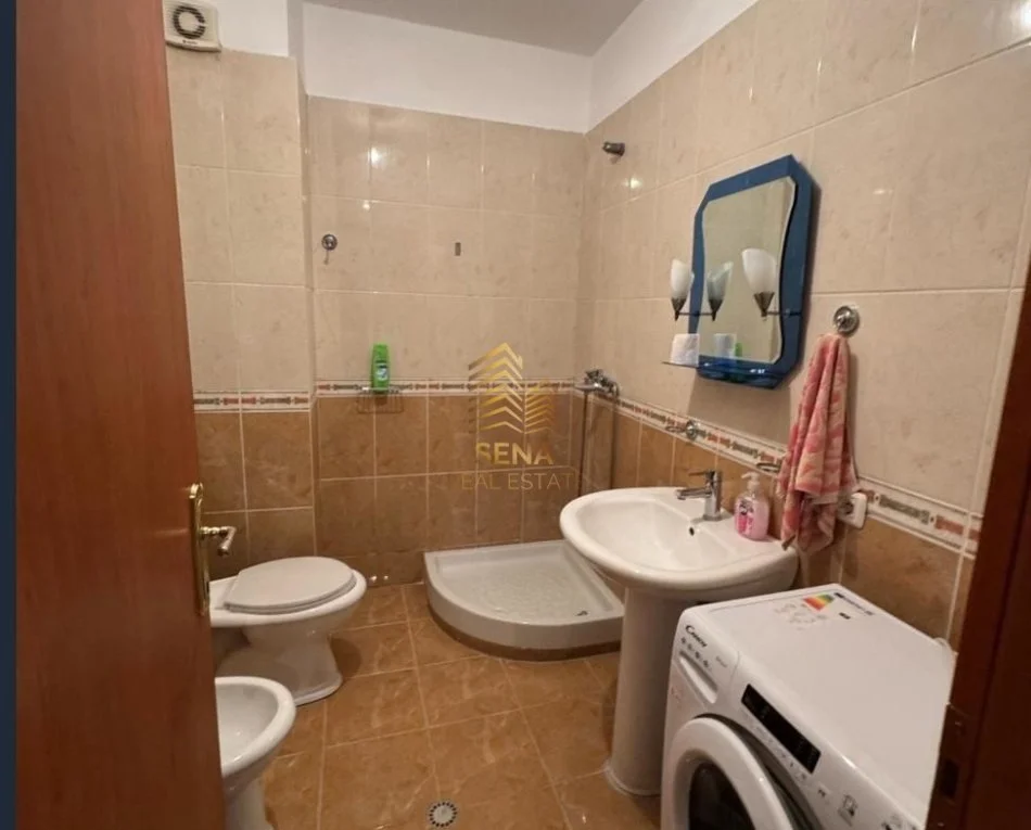Tirane, jepet me qera apartament 2+1+Ballkon Kati 2, 94 m² 450 € (Yzberisht)