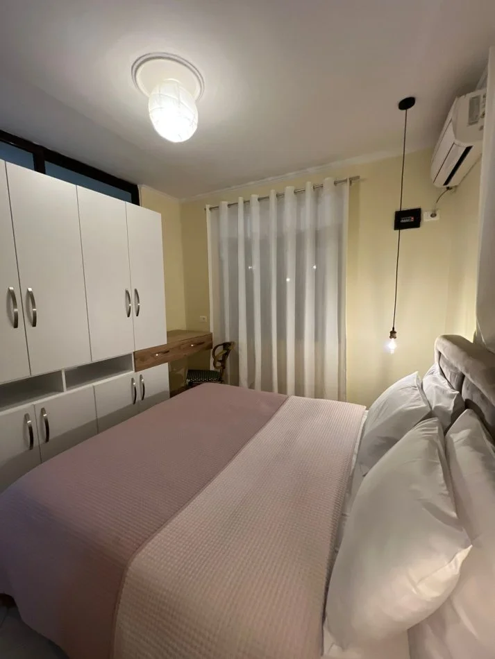 Tirane, jepet me qera apartament 1+1 , 500 € (Rruga Qemal Stafa)