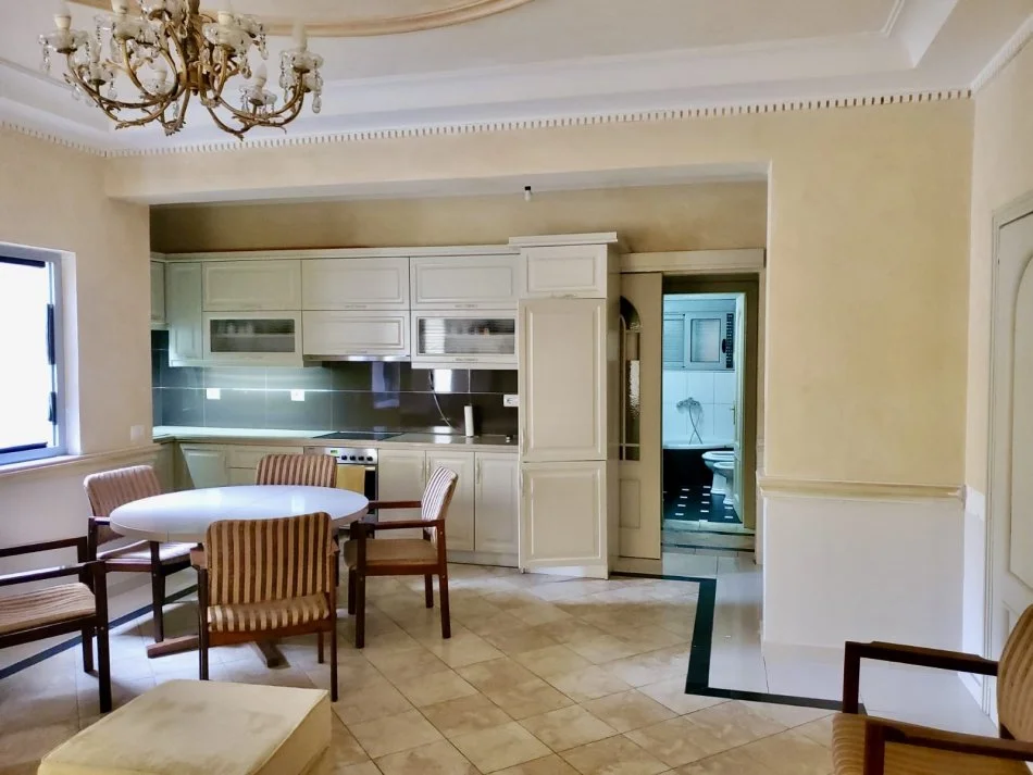 Radhime - Orikum, shitet Vile 4+1+Ballkon Kati 1, 170 m² 330.000 € (Orikum - Qender)