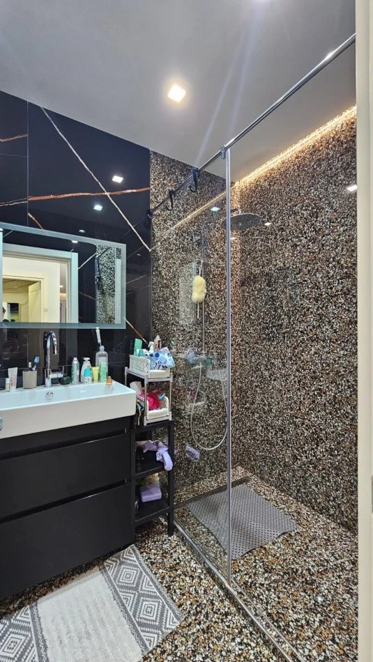 Tirane, jepet me qera apartament 2+1+Ballkon Kati 7, 120 m² 750 € (Rruga Muzaket pas viva market)