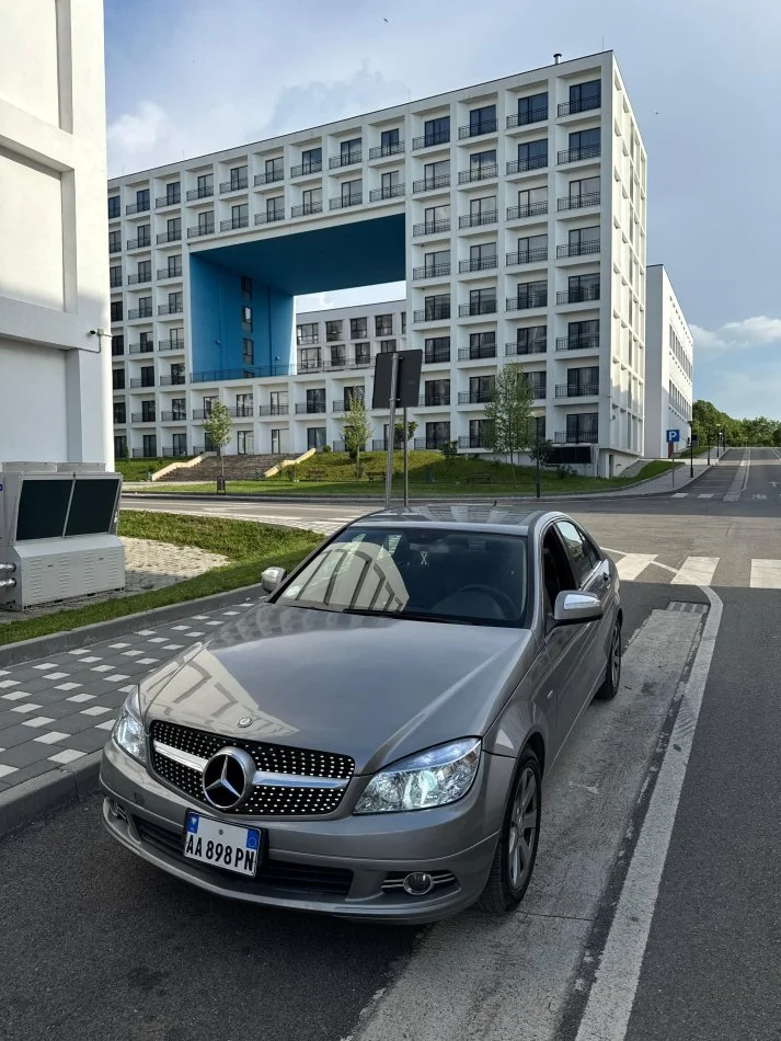 Tirane, jap me qera makine Mercedes Benz C200 CDI Nafte, gri e erret automatik Klima 260.000 km 30 €