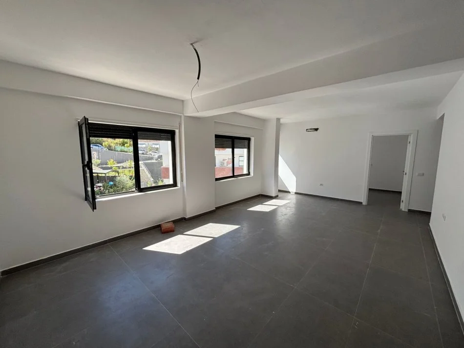 Tirane, jepet me qera apartament duplex Dublex Kati 5, 107 m² 