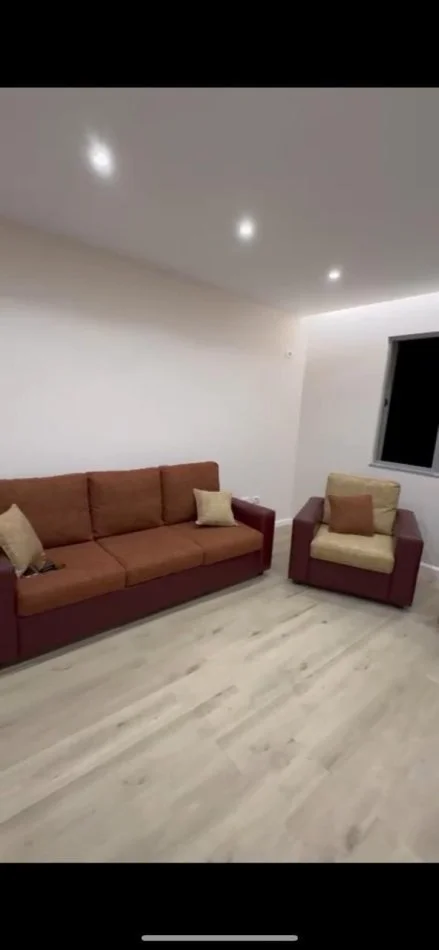 Tirane, jepet me qera apartament 2+1 , 80 m² 500 € 