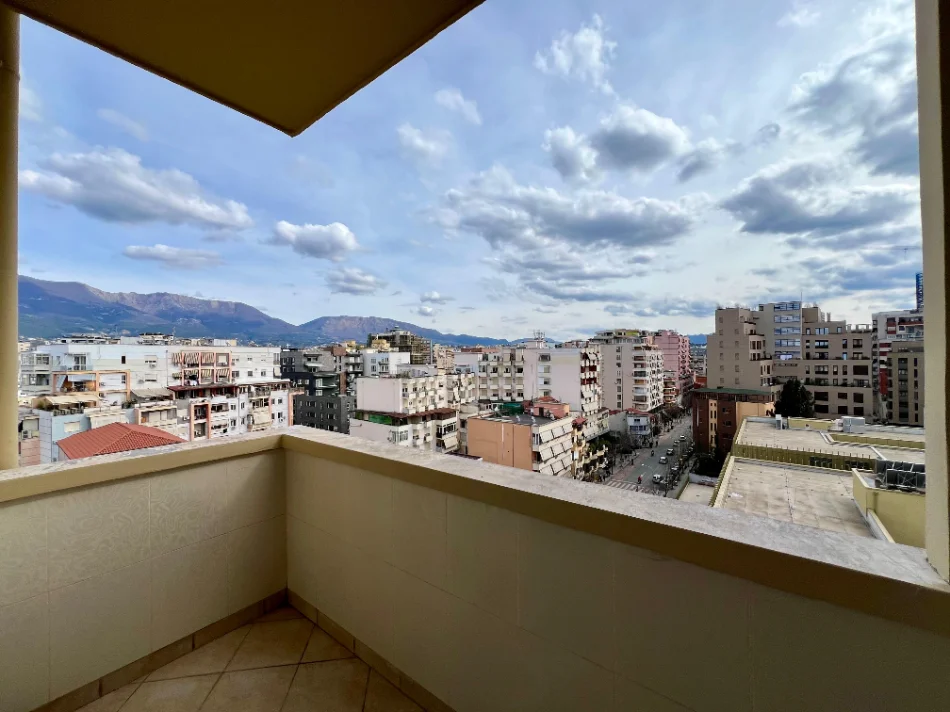 Shqiperi, jepet me qera apartament 2+1+Aneks+Ballkon Kati 10, 130 m² 700 € (Rruga e Barrikadave)