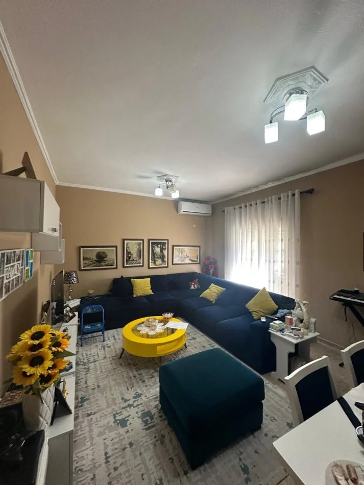 Tirane, shitet Vile 2 Katshe Kati 2, 175 m² (Laprake)