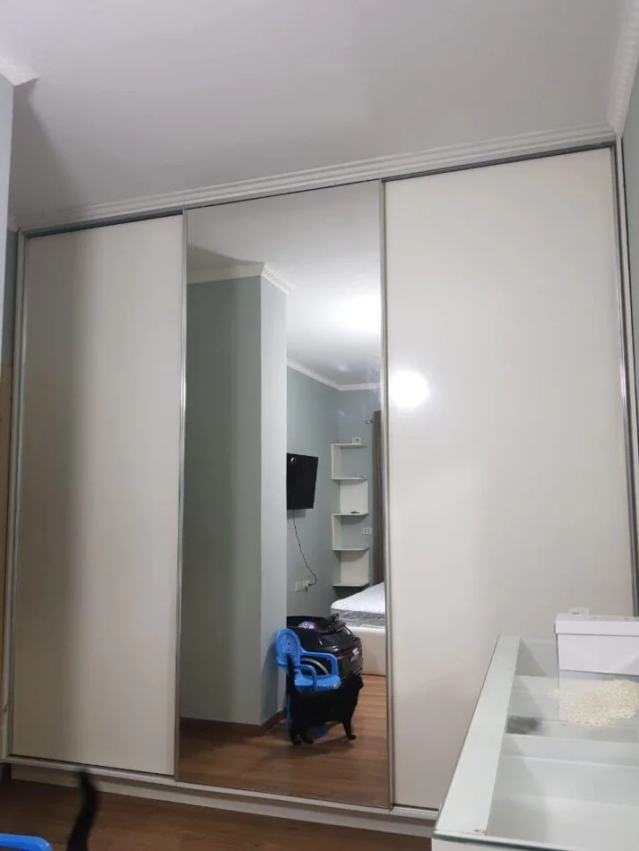 Tirane, jepet me qera apartament 2+1+Ballkon ,