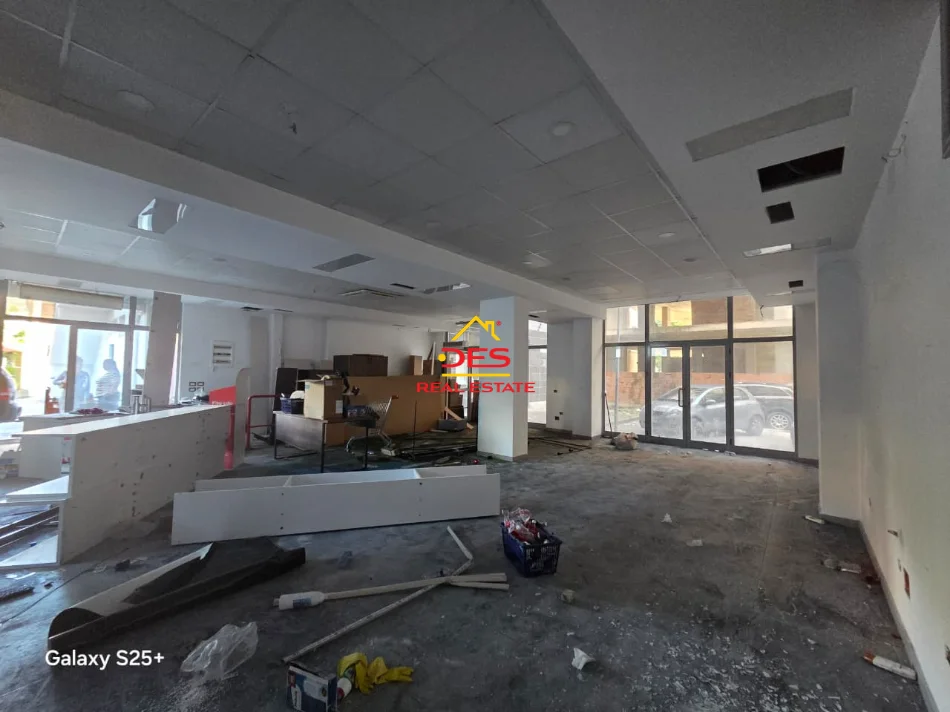 Vlore, shitet ambjent biznesi Kati 0, 162 m² 170.000 € (Rruga Sulejman Delvina)