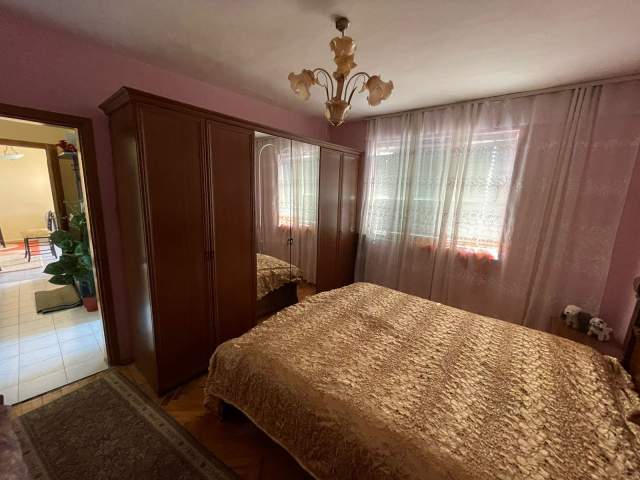 Tirane, jepet me qera apartament 1+1+A Kati 4, 80 m² 30000 Leke (Xhamllik)