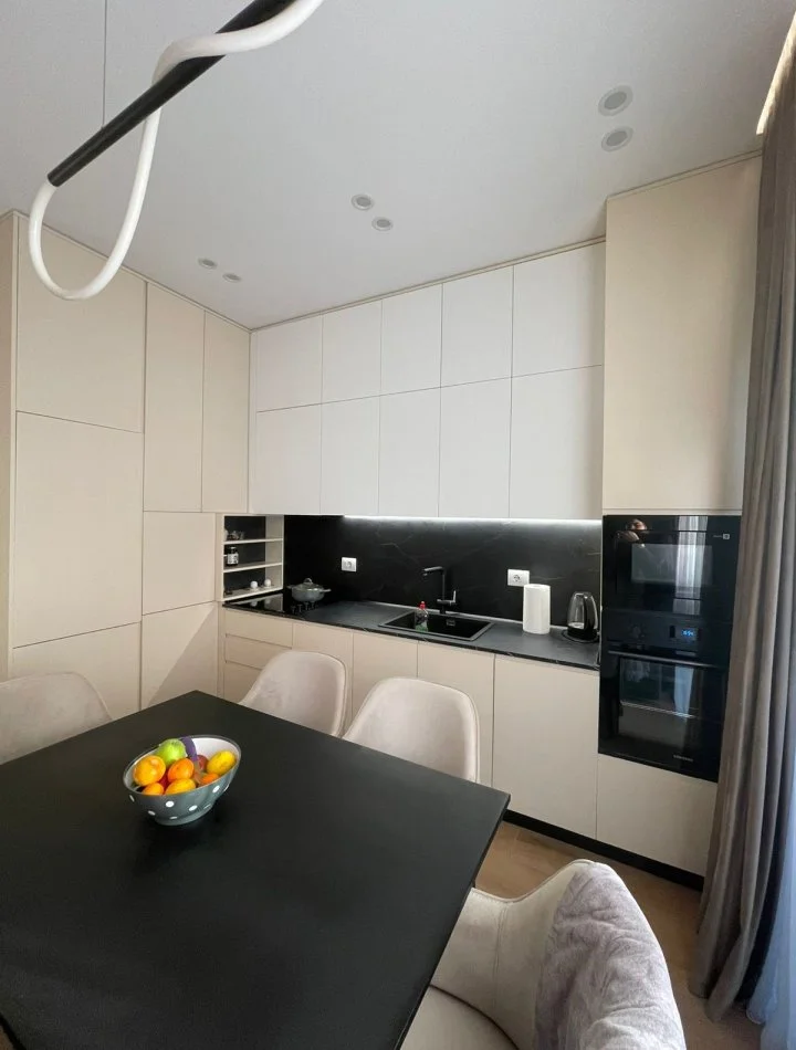 Tirane, jepet me qera apartament 1+1 Kati 3, 70 m² 900 € (Rruga e Kosovareve)