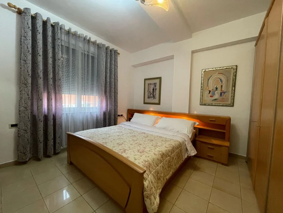 Tirane, jepet me qera apartament 2+1+Ballkon Kati 7, 90 m² 800 € (Blloku)