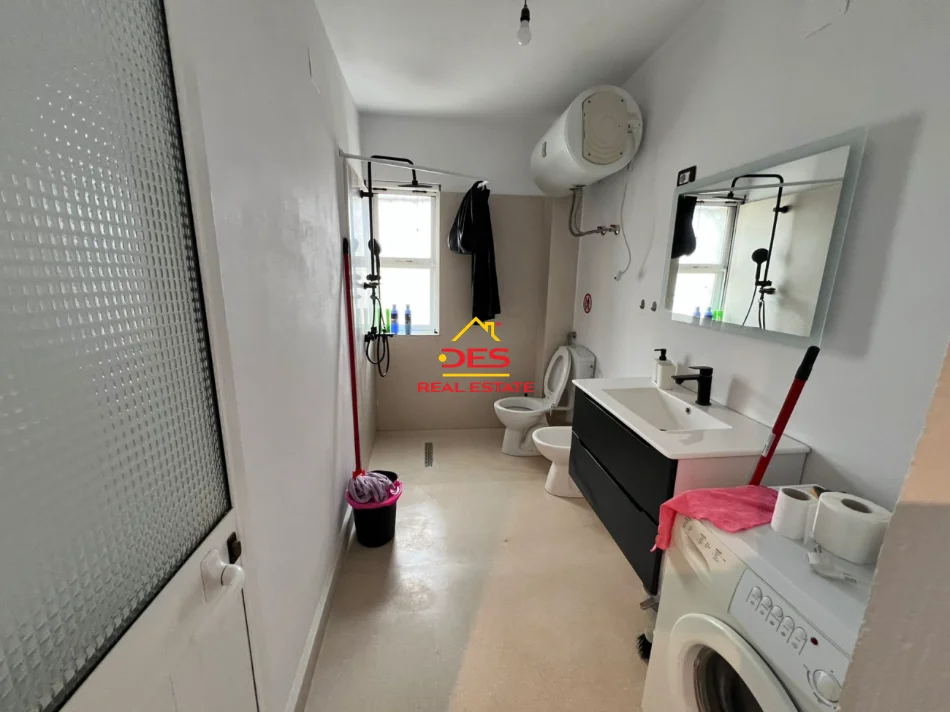 Vlore, shitet apartament 2+1+Ballkon Kati 5, 75 m² 80.000 € (Rr 7 Nëntori)