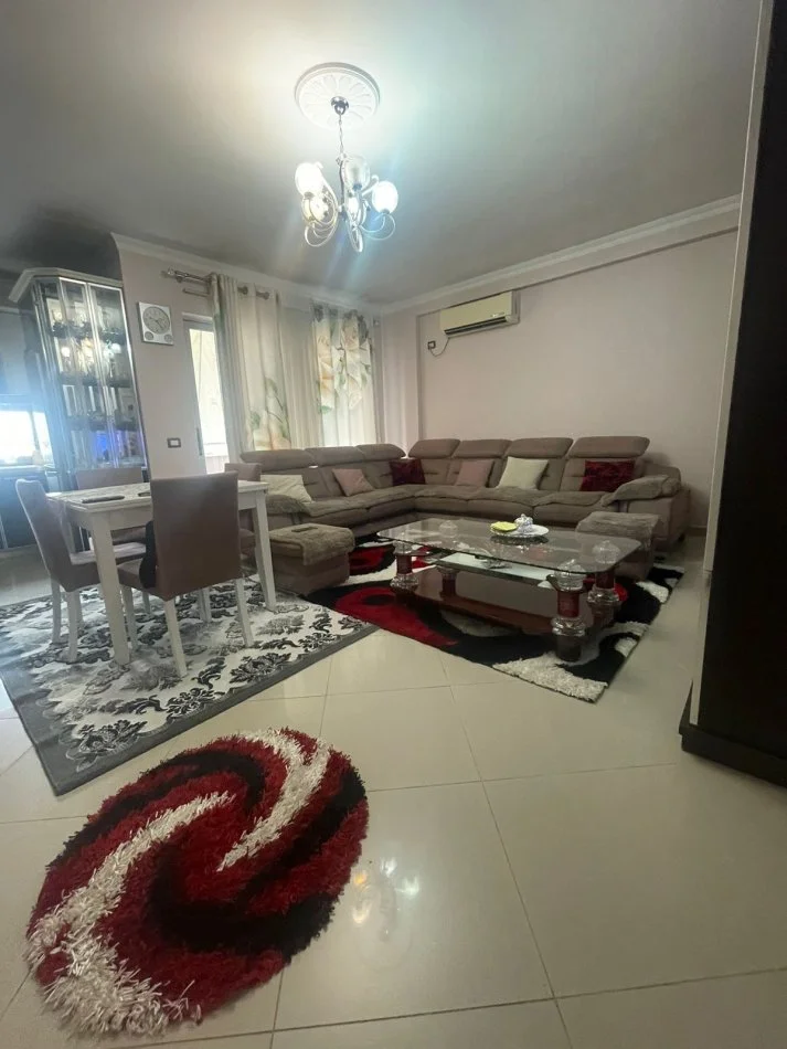 Shitet, Apartament 2+1+2, Tower Bridge,Kinostudio.