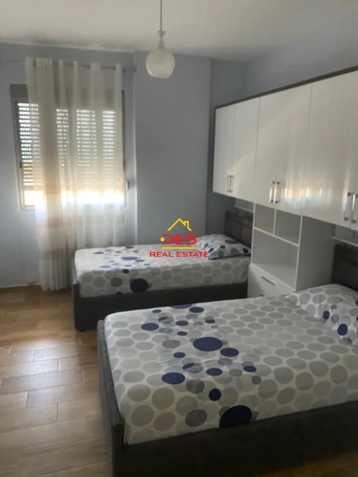 Shqiperi, jepet me qera apartament 2+1+Ballkon Kati 4, 108 m² 700 € (Rr Sazani)