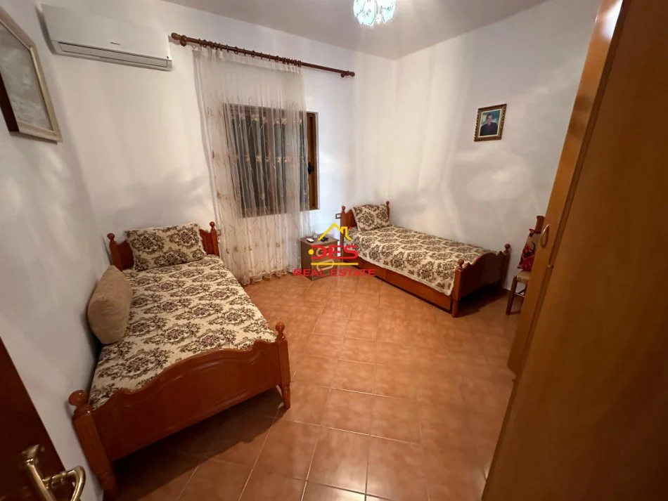 Vlore, shitet shtepi Kati 0, 246 m² 85.000 € (Rruga Armen)