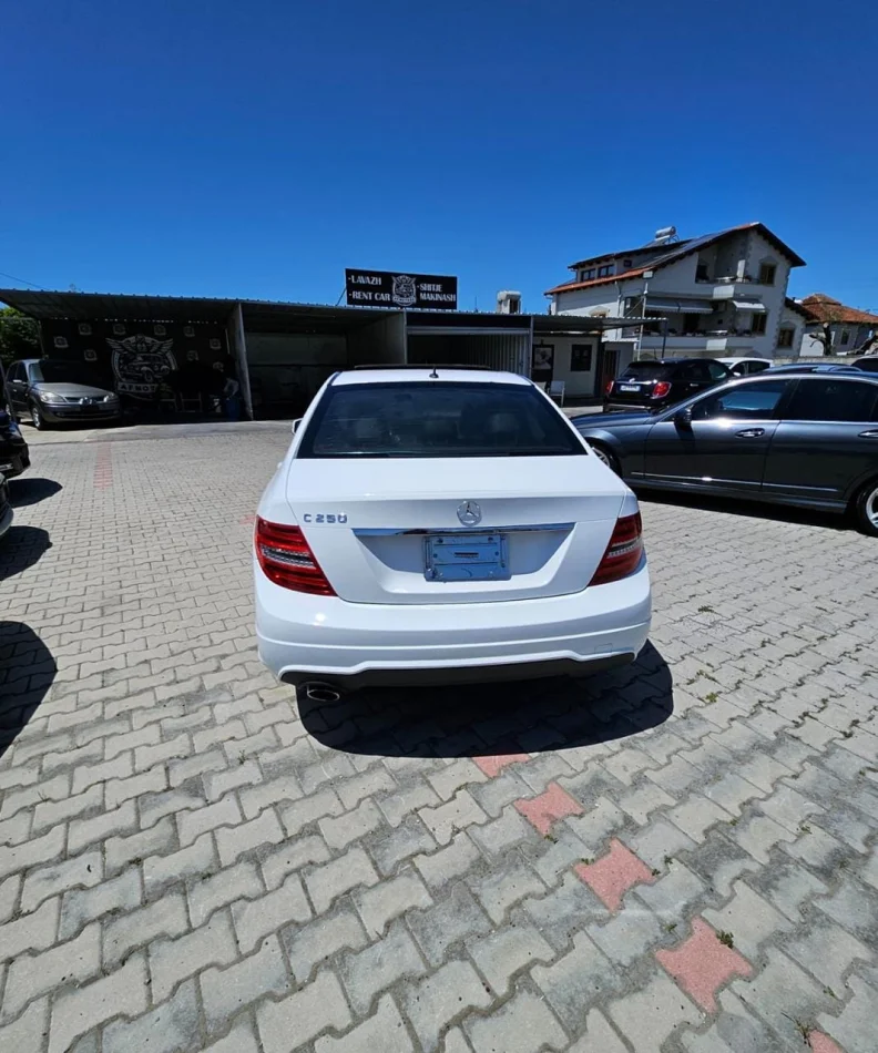 Durres, shitet makine Mercedes-Benz c class CGI 250 Benzin, e bardhë automatik Kondicioner 215 km 5.500 €
