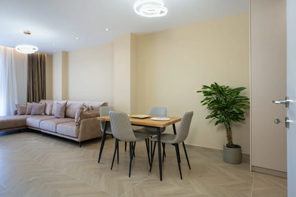 Durres, jepet me qera apartament 1+1+Ballkon Kati 12, 69 m² 650 € (Ujesjellesi, Durres)