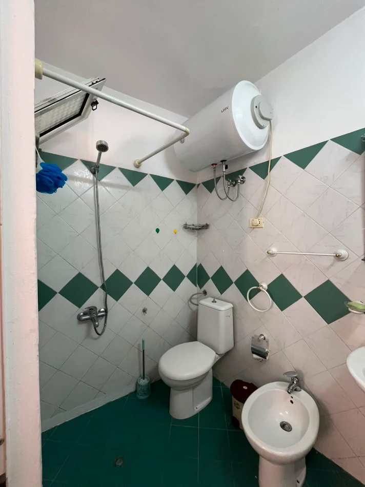 Tirane, jepet me qera apartament 1+1 Kati 1, 82 m² 500 € (Rruda e Dibres)