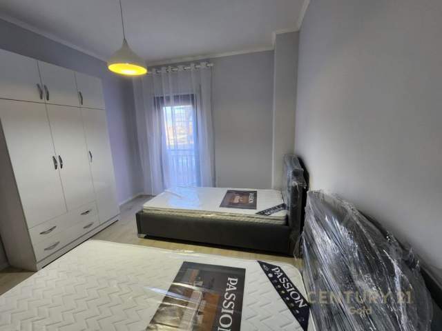 Tirane, jepet me qera apartament 2+1+BLK Kati 5, 102 m² 550 Euro (Green City)
