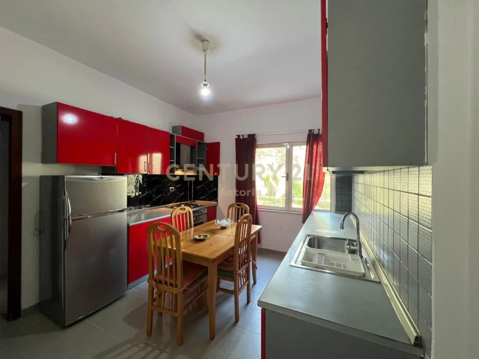 Tirane, jepet me qera apartament 2+1+Ballkon Kati 2, 90 m² 430 € (Prane fakultetit te ekonomise, Tirane)