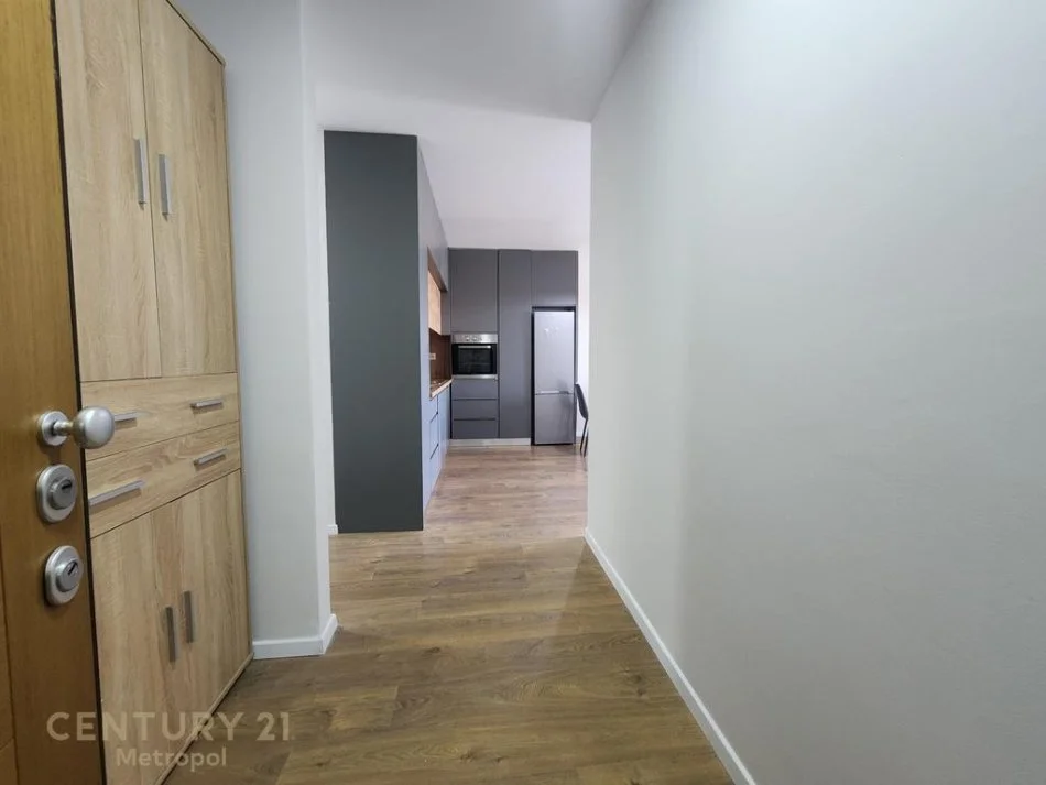 Tirane, jepet me qera apartament 2+1+Ballkon Kati 8, 115 m² 650 € (Kompleksi Zirkon, Tiranë)