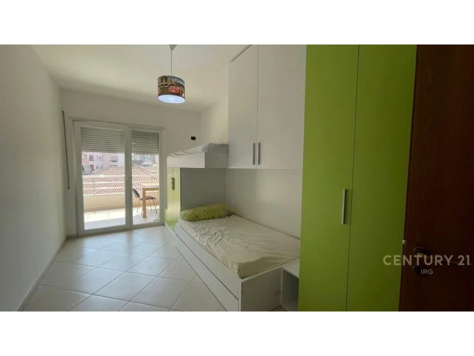 Tirane, jepet me qera apartament 2+1+Ballkon Kati 3, 104 m² 450 € (Hyrja e Freskut, Tiranë)