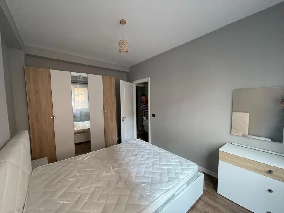 Tirane, jepet me qera apartament 1+1+Ballkon Kati 2, 55 m² 400 € (Astir te Bar Oslo)