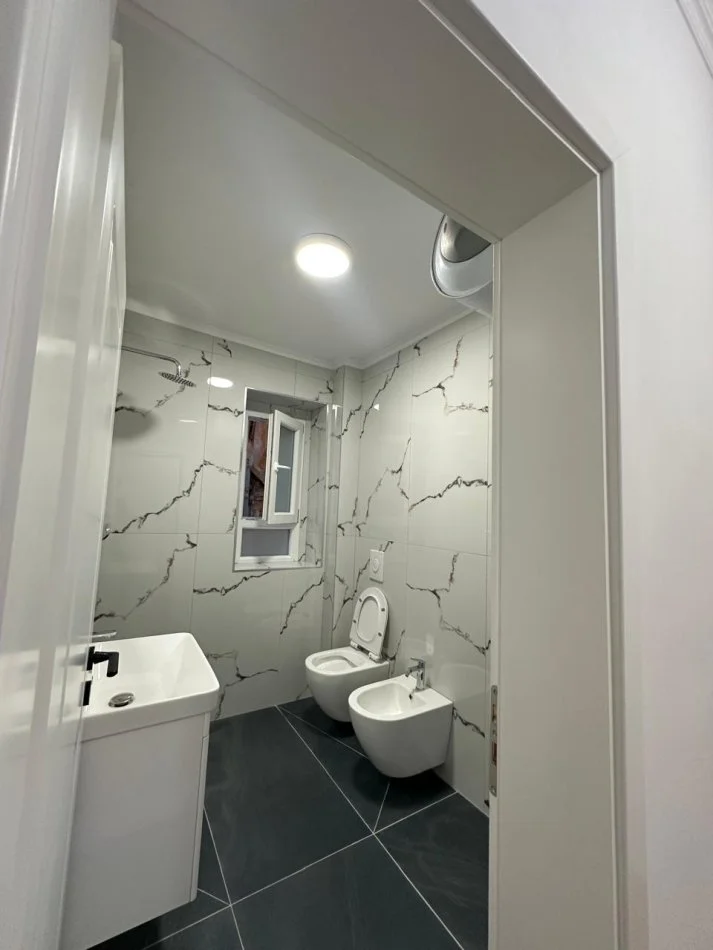 Tirane, shitet apartament 1+1 Kati 3, 55 m² 153.000 € (Bulevardi Zogu I)