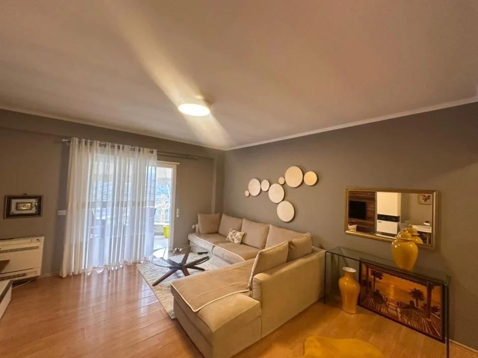 Tirane, jepet me qera apartament 1+1+Aneks+Ballkon Kati 4, 67 m² 600 € 