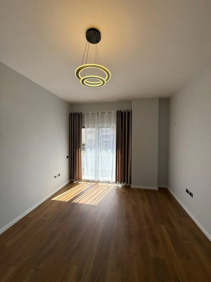 Tirane, shitet apartament 1+1+Ballkon Kati 2, 84 m² 110.000 € (Astir)