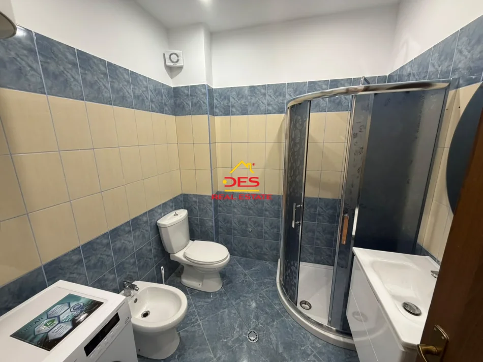 Vlore, jepet me qera apartament 1+1+Ballkon Kati 3, 70 m² 430 € (Rruga Sazani)