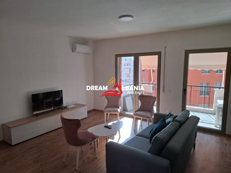 Tirane, jepet me qera apartament 1+1 , 65 m² 600 € 