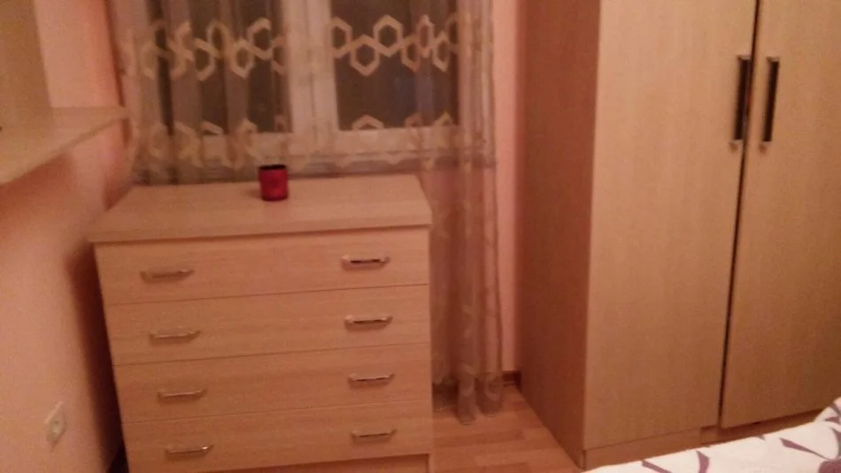 Tirane, jepet me qera apartament 1+1+Aneks+Ballkon Kati 4, 450 € (Rr. Elbasanit)