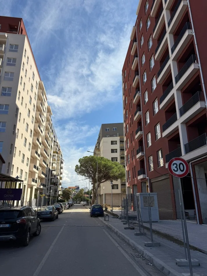 Tirane, shitet apartament+verande 2+1+2 , 122 m² 189.565 € (Aura Complex, Laprake)