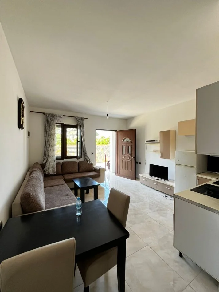 Tirane, jepet me qera apartament 1+1 Kati 0, 70 m² 300 € 