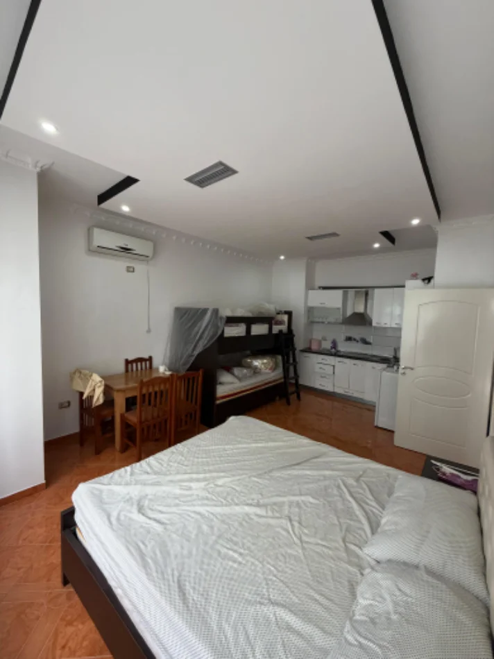 Tirane, jepet me qera garsonier 1+1 Kati 1, 350 € (Yzberisht)